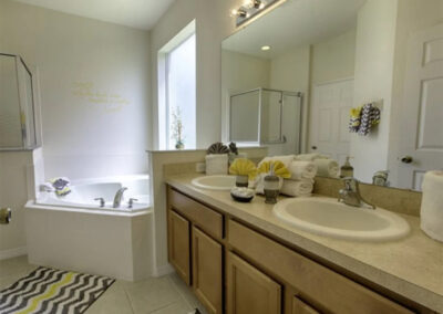 Bedroom #1 en-suite at Watersong Resort 32, Davenport