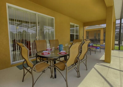The covered lanai & alfresco dining area at Watersong Resort 32, Davenport