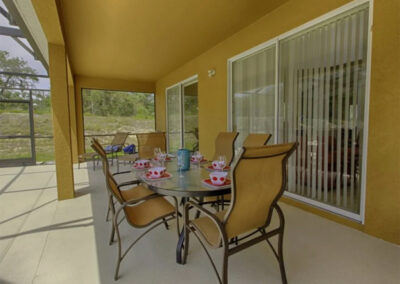 The covered lanai & alfresco dining area at Watersong Resort 32, Davenport