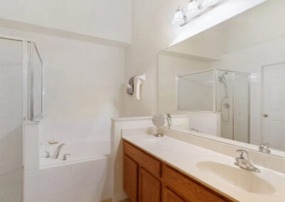 Bedroom #1 en-suite at Watersong Resort 50, Davenport