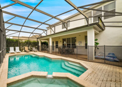 The spillover tub & swimming pool at Windsor Hills Resort 439, Kissimmee