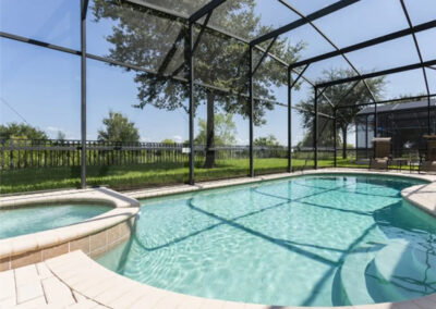 The spillover tub & swimming pool at Windsor Hills Resort 515, Kissimmee