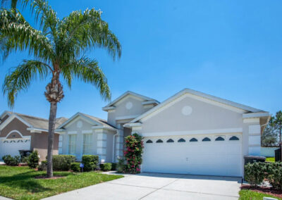 Outside Windsor Palms Resort 21, Kissimmee is a well-furnished four bed, three bath villa with games room just ten minutes from Disney. The screened outdoor area has a large pool, spa & shady al fresco dining area. Excellent onsite amenities for sports lovers.