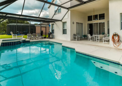 The covered lanai & swimming pool at Windsor Palms Resort 6, Kissimmee