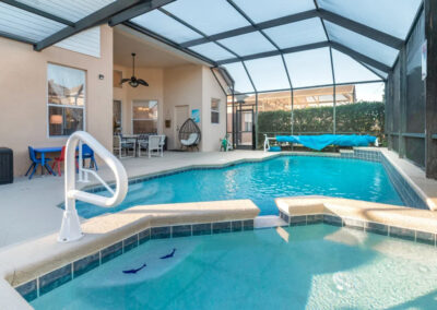 The spillover tub & swimming pool at Windsor Palms Resort 78, Kissimmee