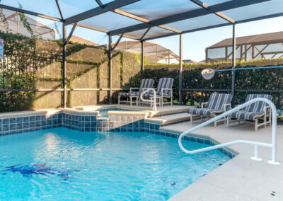 The spillover tub & swimming pool at Windsor Palms Resort 78, Kissimmee