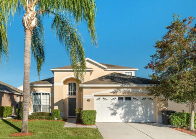 Windsor Palms Resort 78, Kissimmee is a six bedroom, 3½ bath villa with screened private pool, games room with pool table & three vibrant themed bedrooms for Disney fans. The resort has a pool, Tiki bar, gym & fitness courts just six miles from Disney.